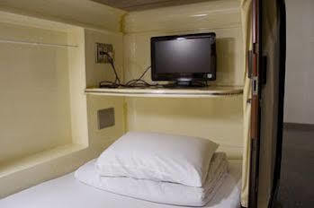 Capsule Hotel Shonan Фудзисава Экстерьер фото